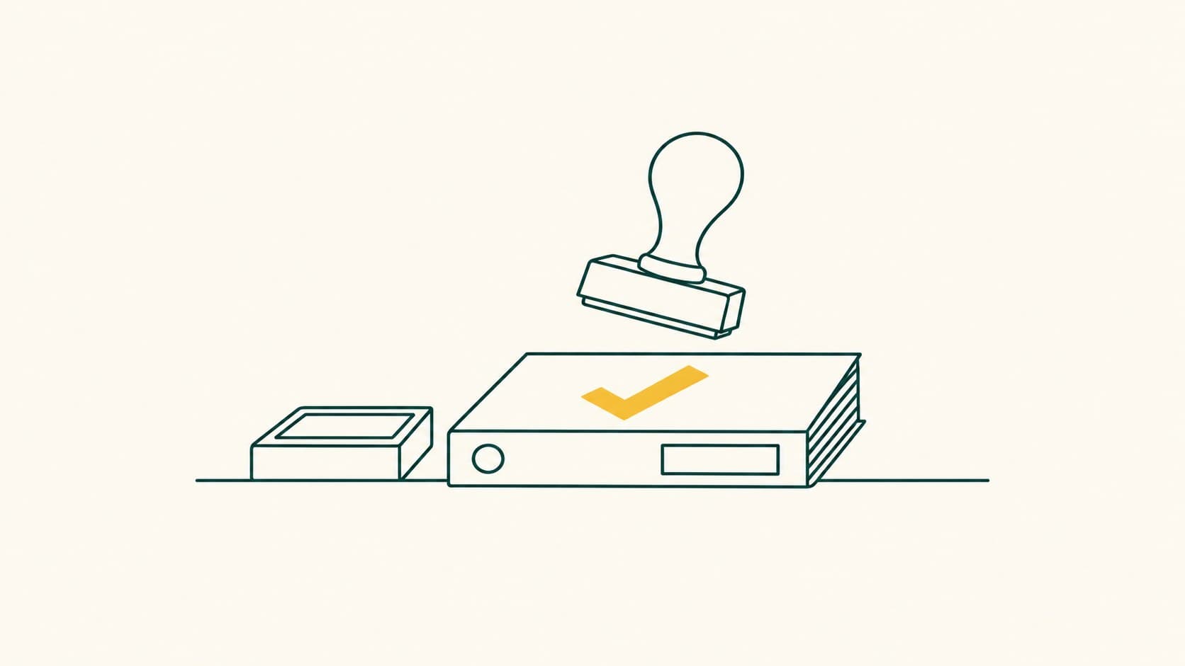 Ein Stempel schwebt über einer Mappe, auf der ein gelber Haken steht.